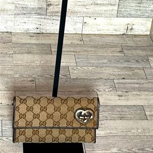 Gucci lovely heart long wallet EUC